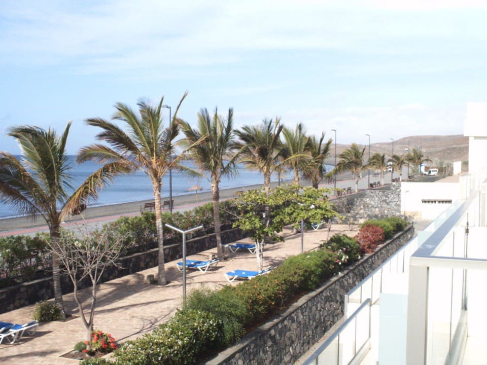 Blick vom Balkon zum Strand R2 Bahía Playa Design Hotel & Spa - Adults Only