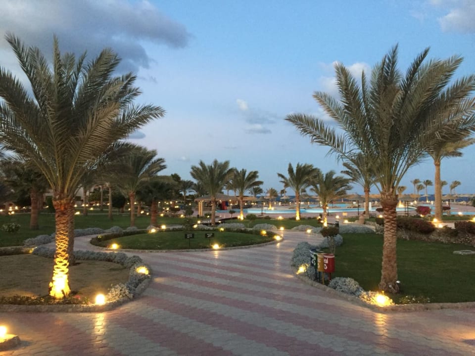 Schöne große Poolanlage.  Three Corners Sea Beach Resort