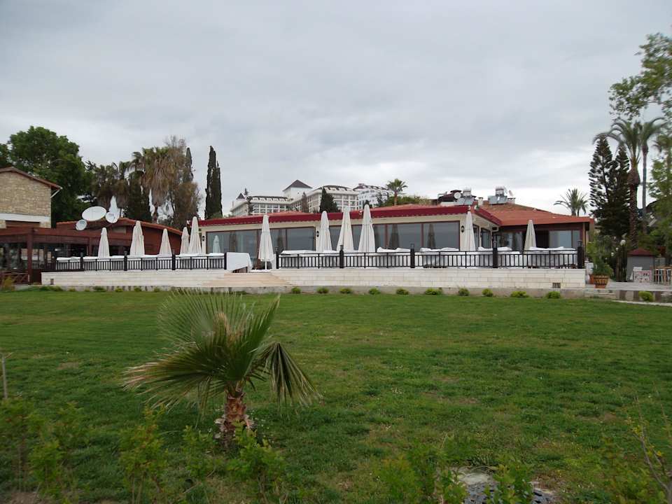 Von der Promenade aus gesehen Hotel Sirma