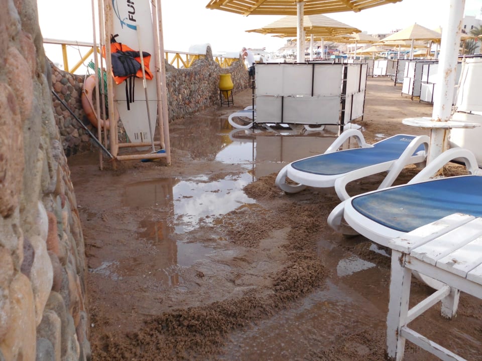 Wassereinbruch von unten auf der Insel SUNRISE Holidays Resort (Adults Only)
