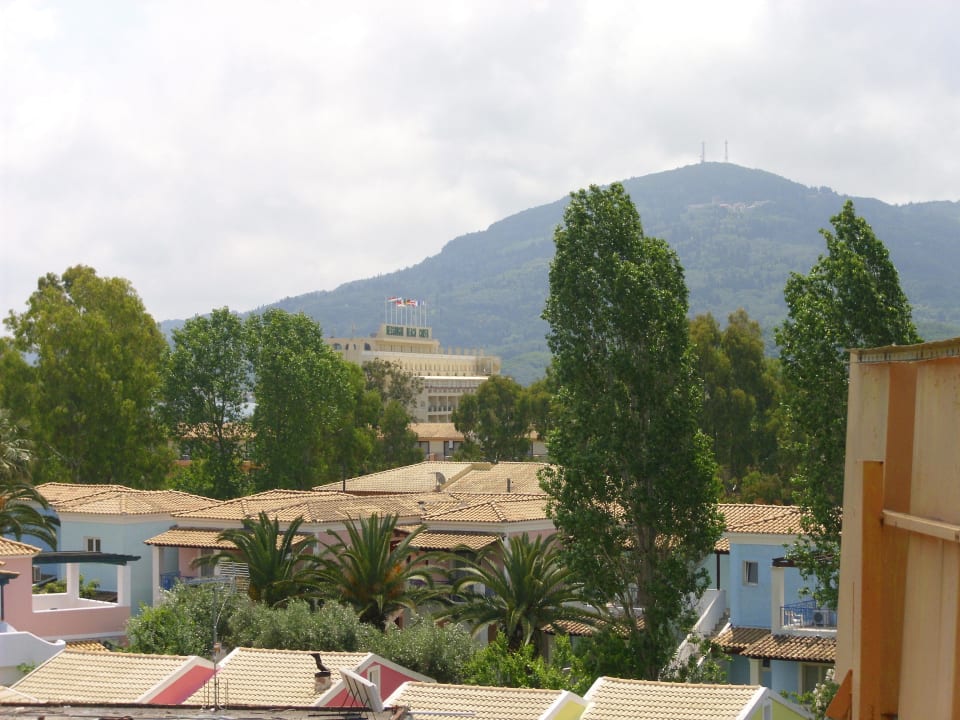 Blick von der Feuertreppe nach Mesongi Hotel Albatros