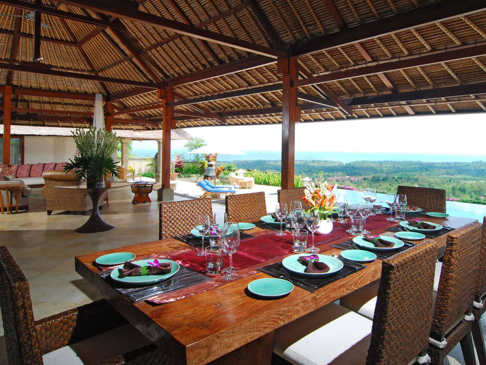 Dining Area Hotel Puri Balangan Villa