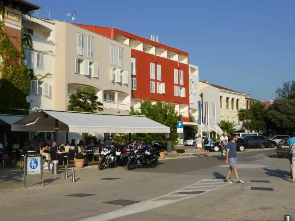 Rote und weiße Front beides Valamar Valamar Riviera Hotel & Residence