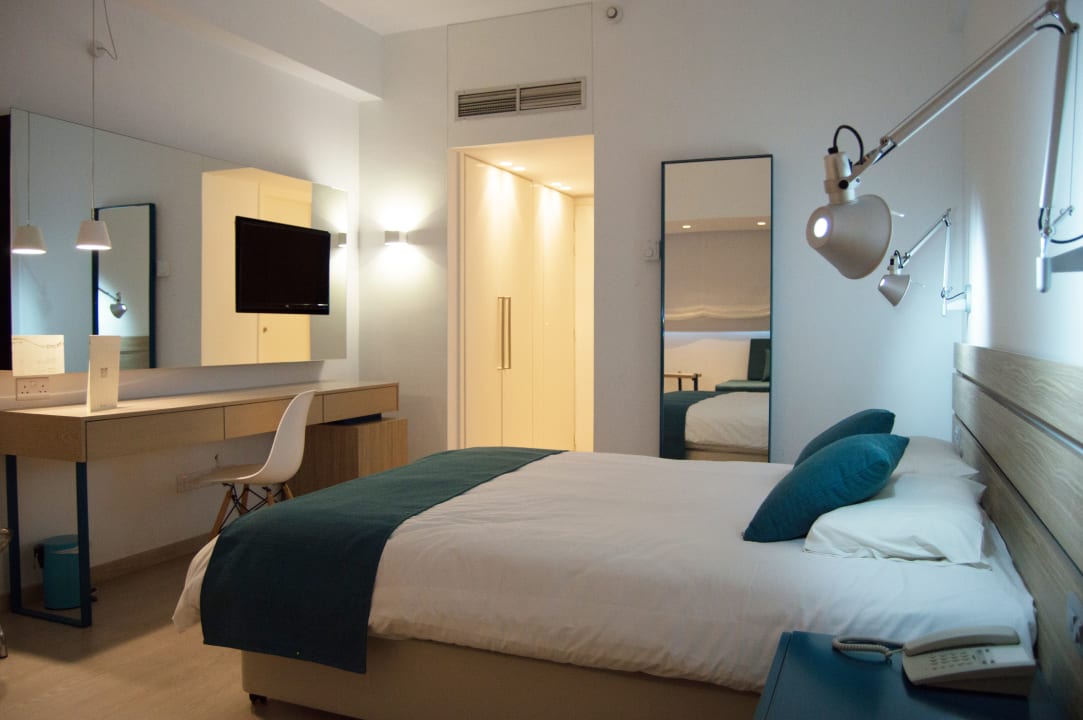 Zimmer Crystal Springs Beach Hotel