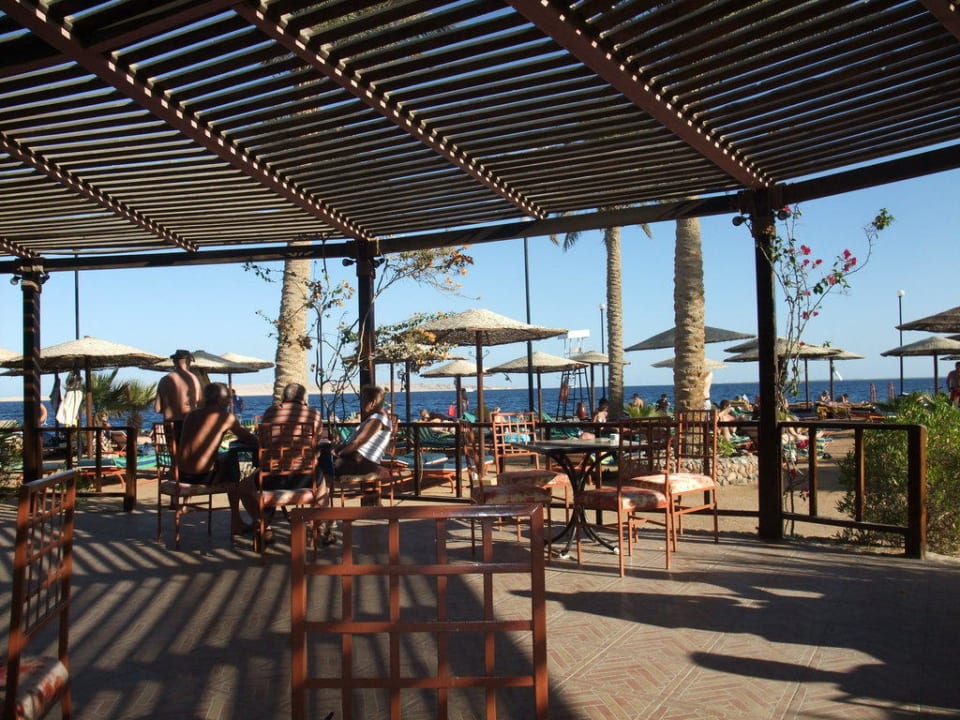 Cafe und Restaurant an der Marina mit sehr schöner Aussenter Arabia Azur Resort
