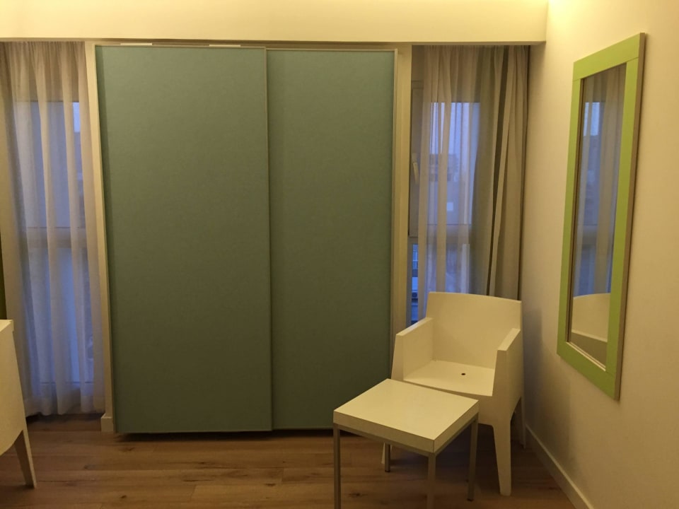 Schrank Hotel Prima City