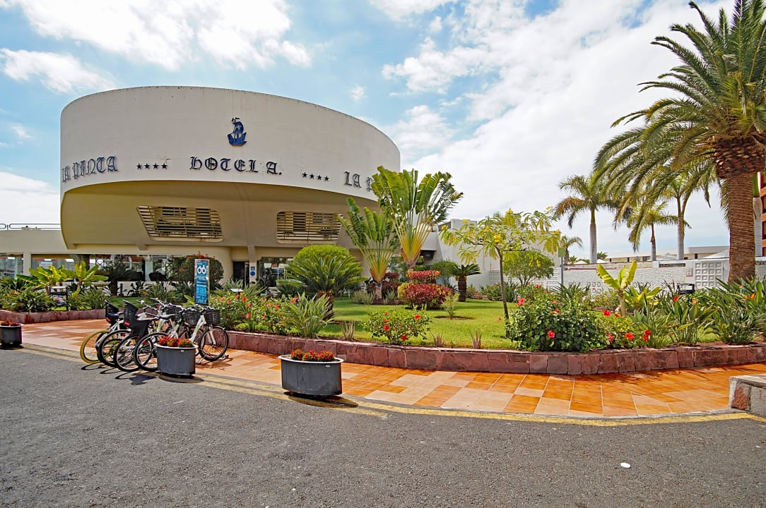 Hotel Eingang HOVIMA La Pinta Beachfront Family Hotel