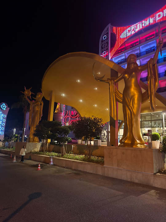 Außenansicht Azura Deluxe Resort & Spa Hotel