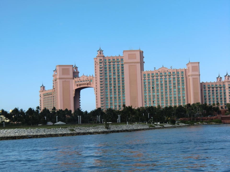 Hotel Atlantis vom Wassertaxi aus gesehen The Beach at Atlantis