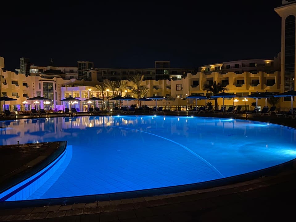 Pool Moreno Horizon Spa & Resort