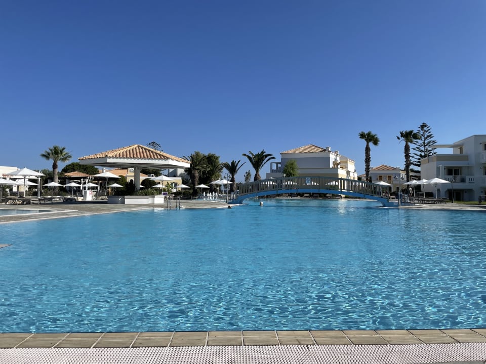 Pool Neptune Luxury Resort