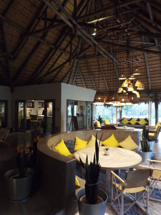 Reception und Lounge Mushara Bush Camp