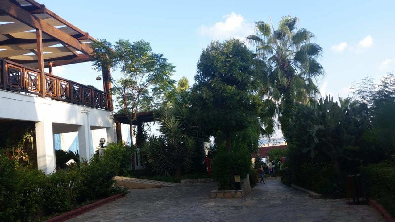 Gartenanlage Adin Resort Hotel