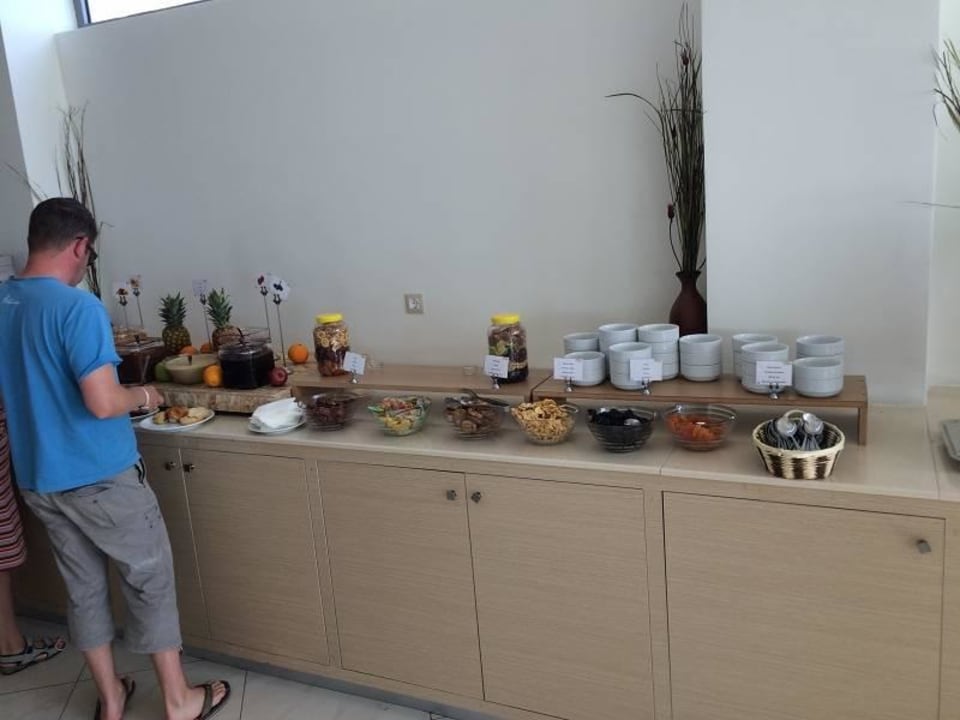 Frühstück Asterias Beach Resort