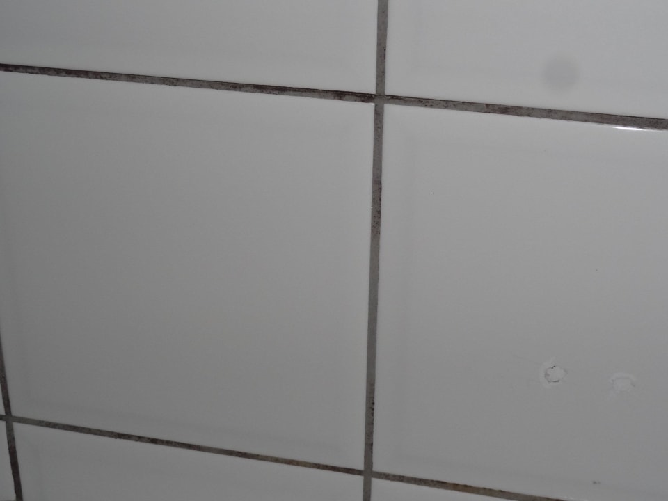 Schimmlige Fugen AKZENT Hotel Aufkirchen