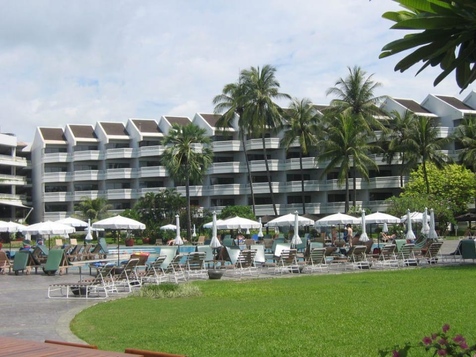 In der Pool- und Gartenanlage The Regent Cha Am Beach Resort