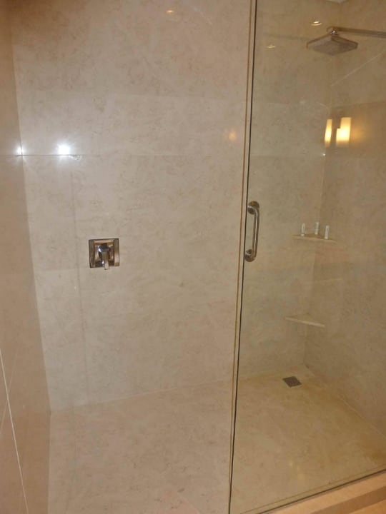 Dusche Courtyard by Marriott Bogota Airport