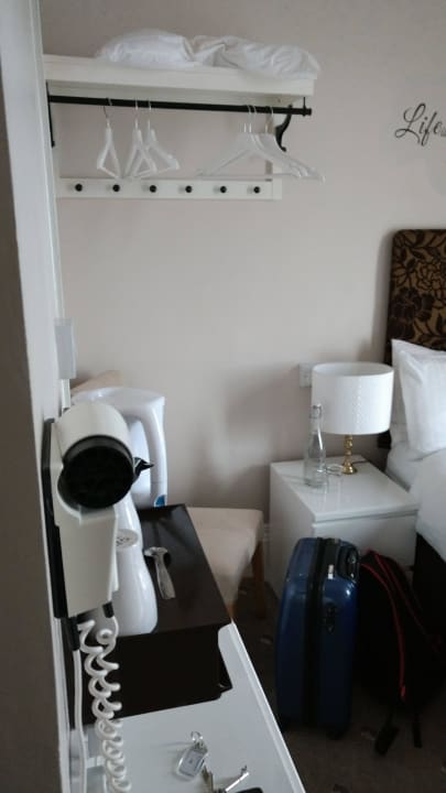 "Kleiderschrank" Hotel The Richmoor