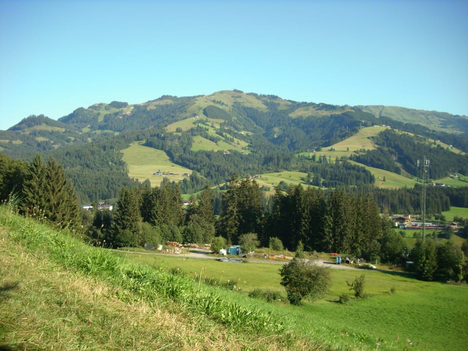 Blick Richtung Hahnenkamm Pension Wieshof