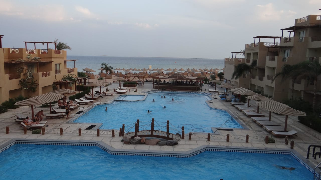 Widok z  czytelni Imperial Shams Abu Soma