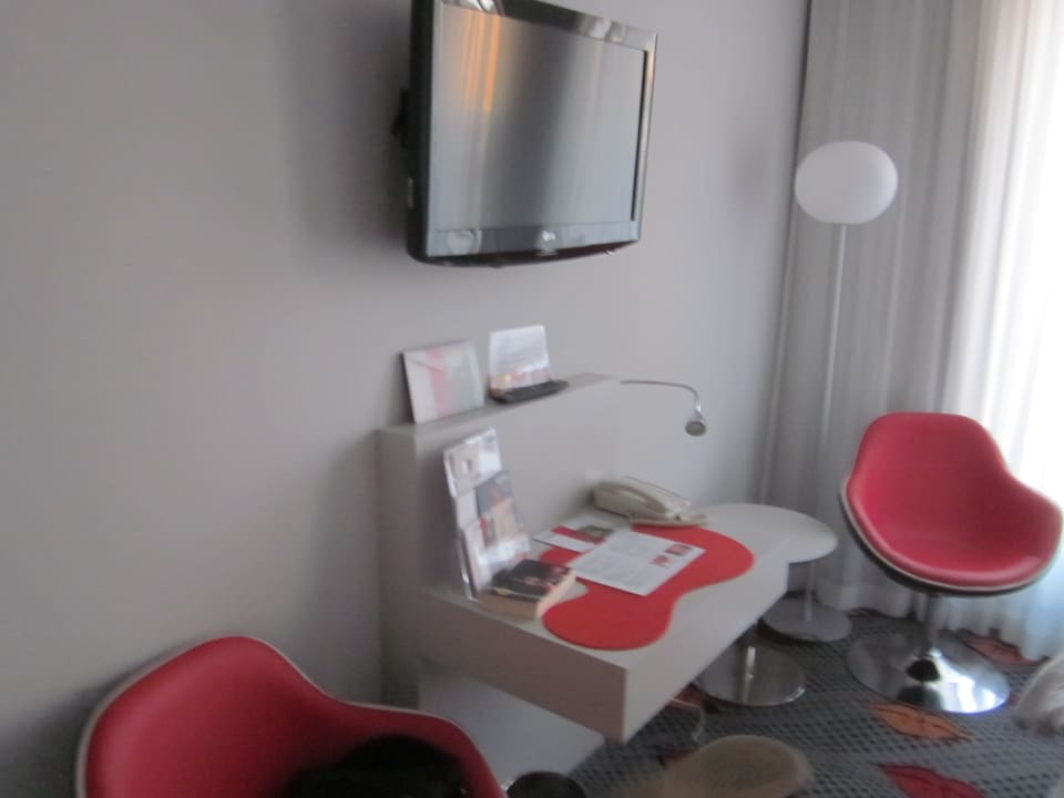 Sitzecke mit Schreibtisch Park Plaza Berlin