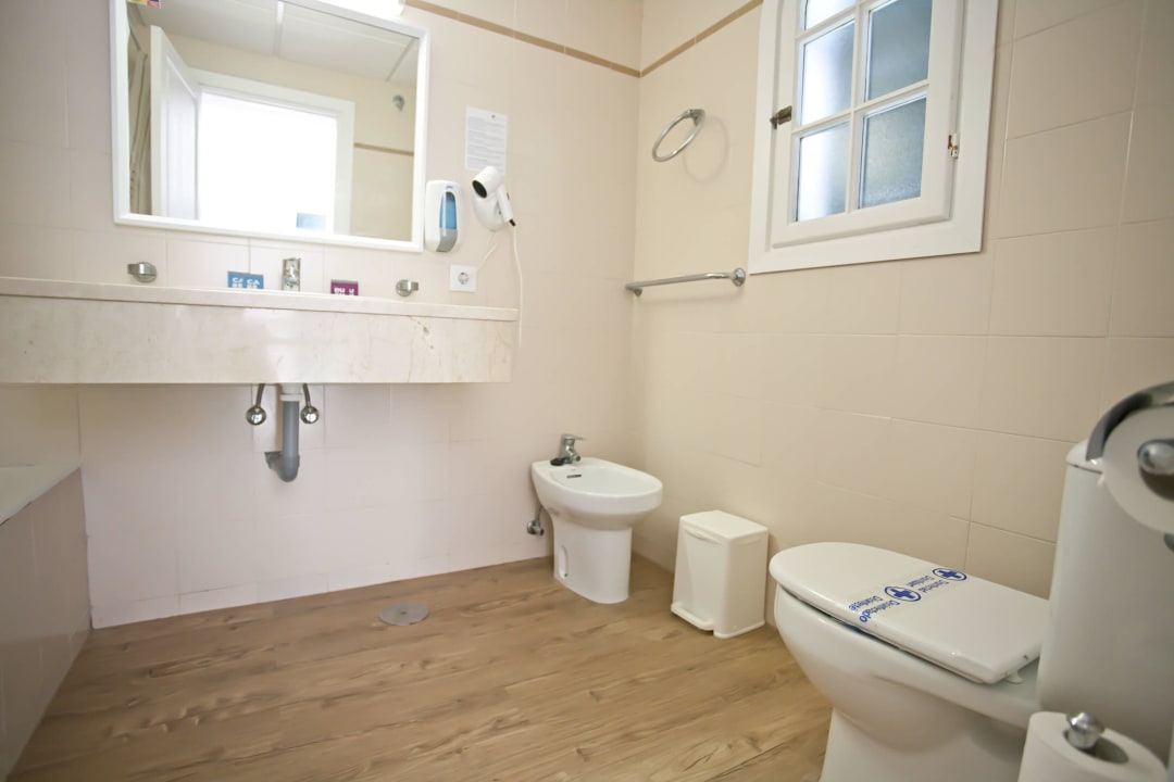 Sea View Ap Bathroom FERGUS Club Carema Splash