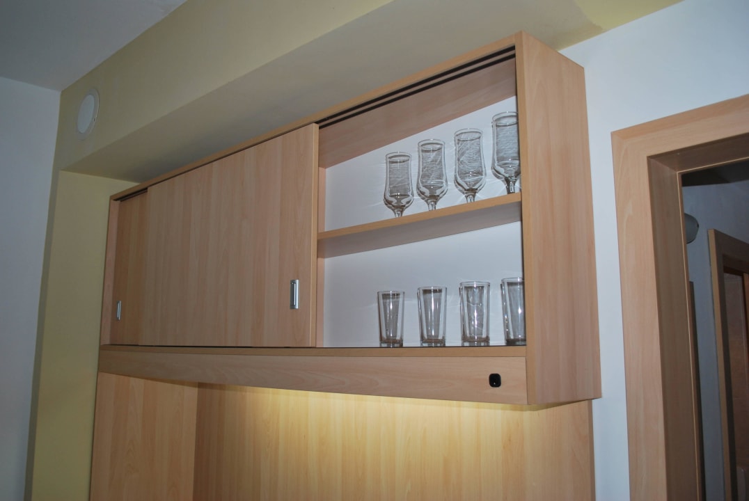 Oberschrank mit Gläser Effect Grand Victoria Hotel