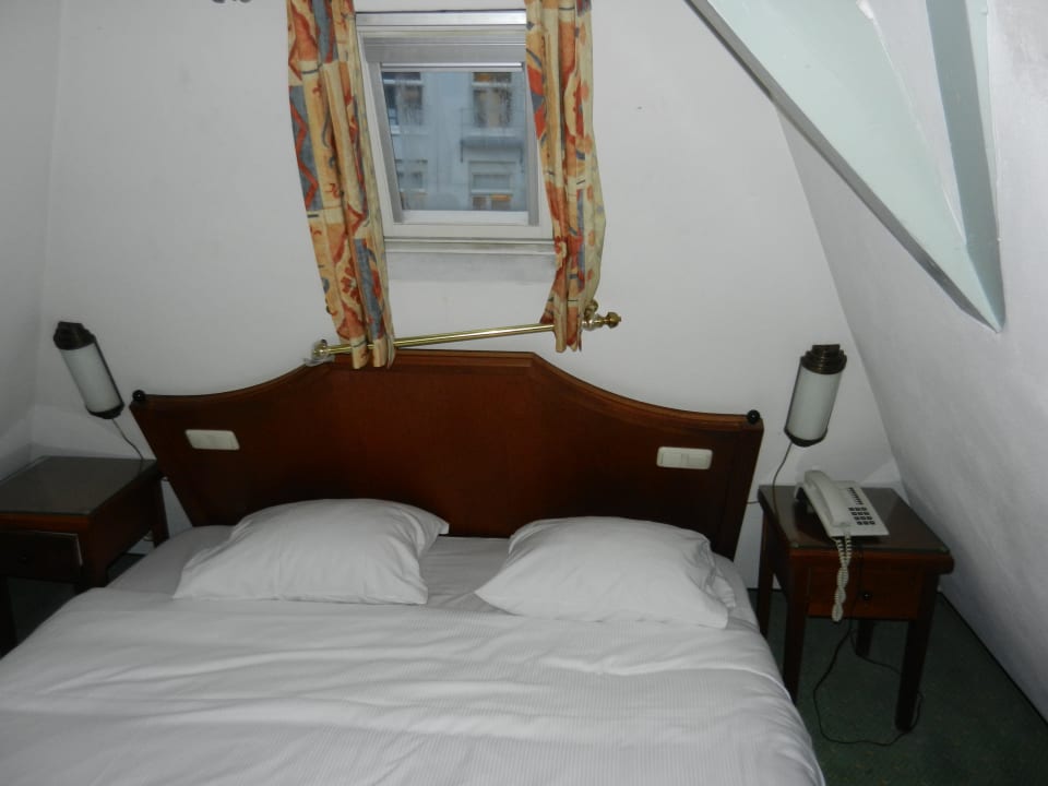 Doppelbett unterm Dach Hotel Agora
