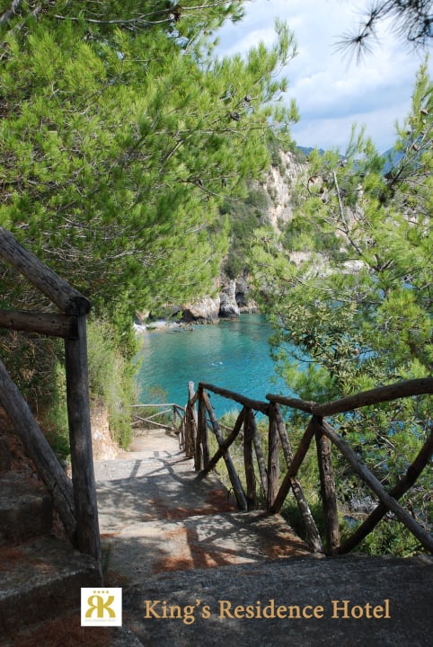 Path to the beach King's Residence Hotel