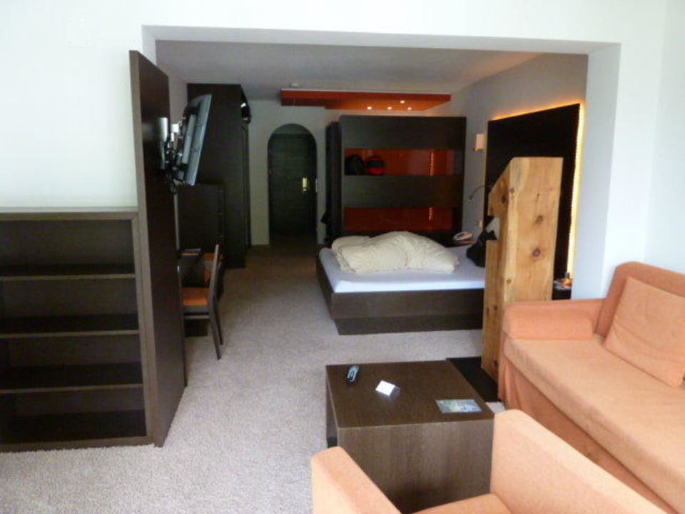 Zimmer Tyrol-art mit Sitzecke, getrenntem Bad und  Alpin Art & Spa Hotel Naudererhof Superior