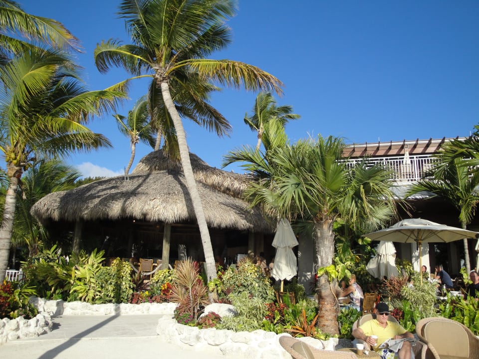 Bar rechts & Frühstücksbereich links Hotel Cheeca Lodge and Spa