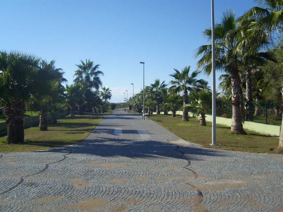 Beginn der Promenade Diamond Excellence Resort & Spa