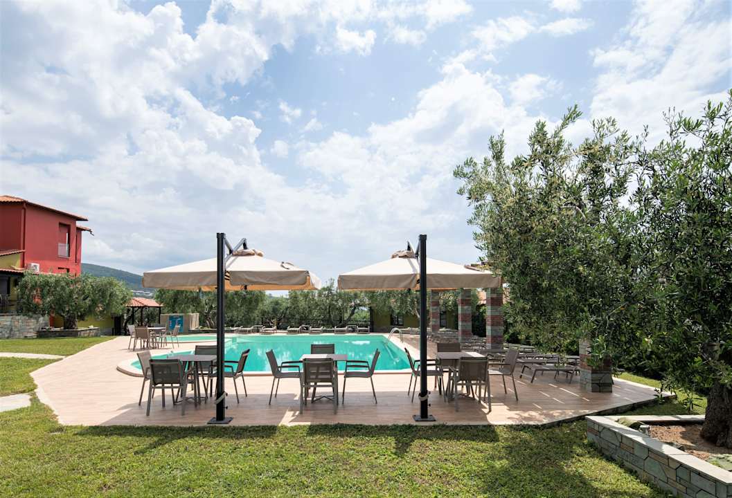 Pool SUNDAY RESORT Studios and Apartments