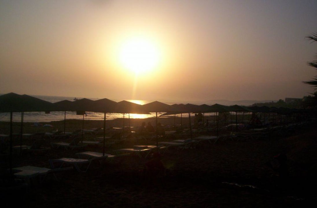 Sonnenuntergang am Strand Antik Garden