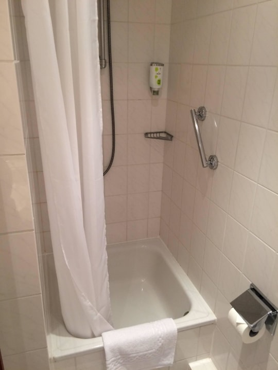 Bad linke Seite ACHAT Hotel Dresden Elbufer