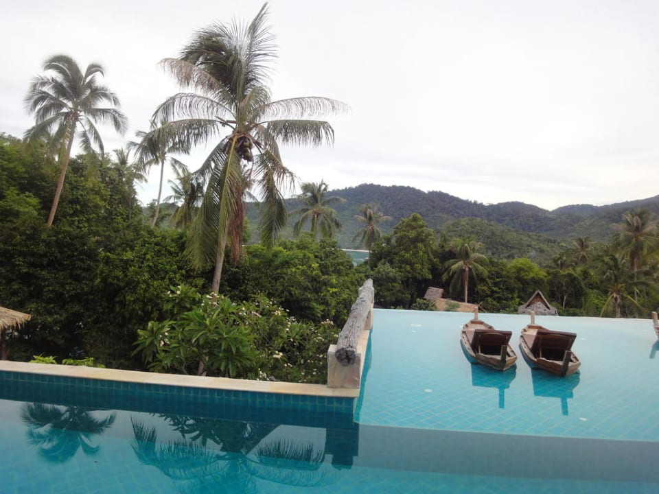 Poolanlage beim Deluxezimmer-Gebäude Santhiya Koh Phangan Resort & Spa