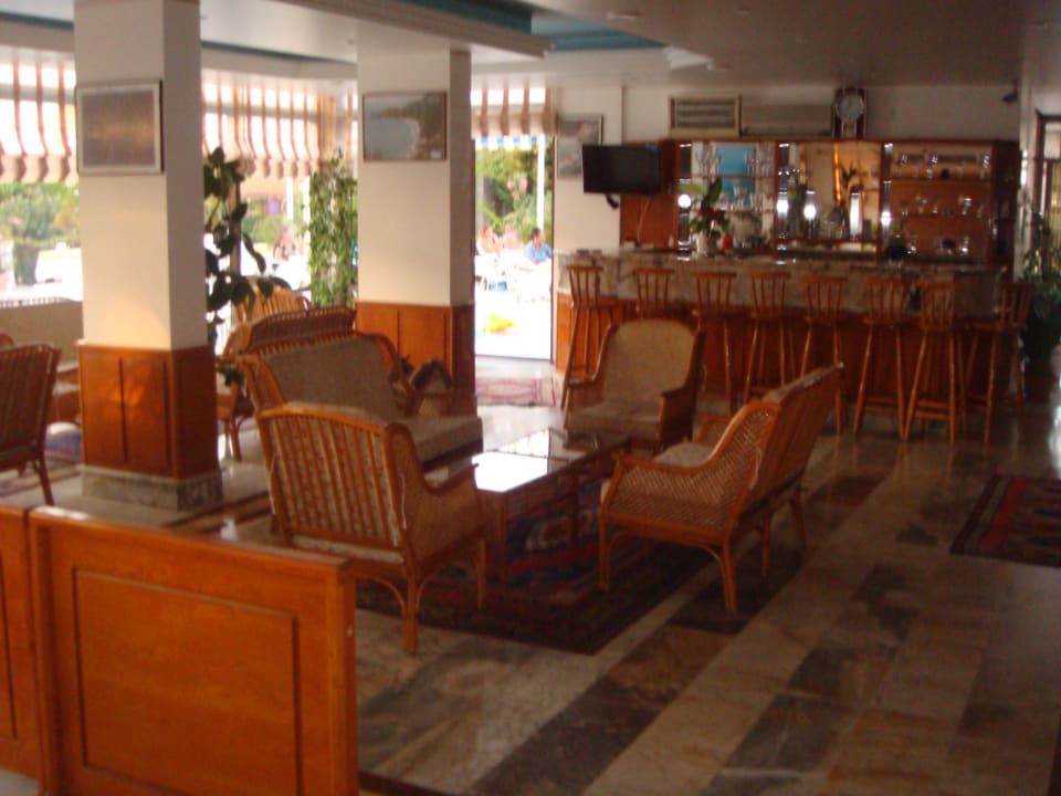 Lobbybereich mit Bar(die immer geschlossen war) Hotel Cidihan