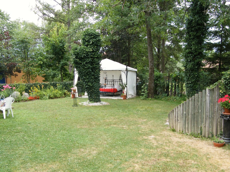 Mit Griller und Gartenbett Pension Stissen Haus am See
