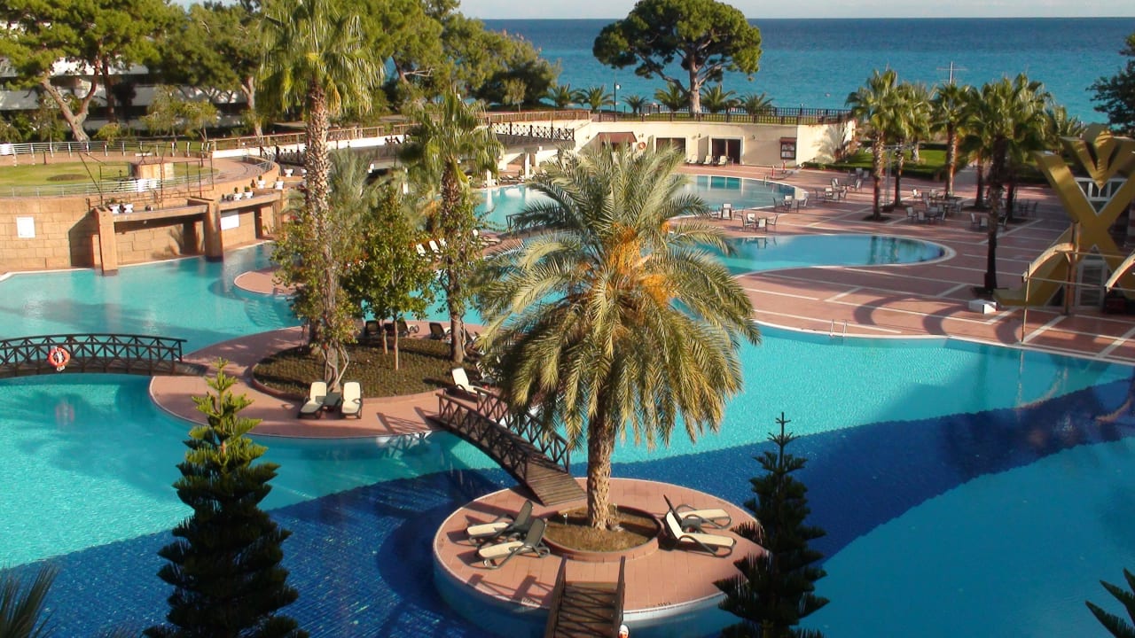 Blick vom Balkon auf den Pool Rixos Premium Tekirova