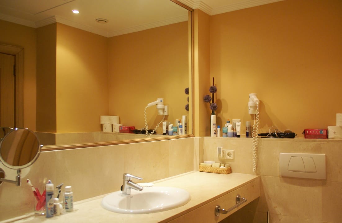 Ausreichend großes Bad  Grupotel Playa de Palma Suites & Spa