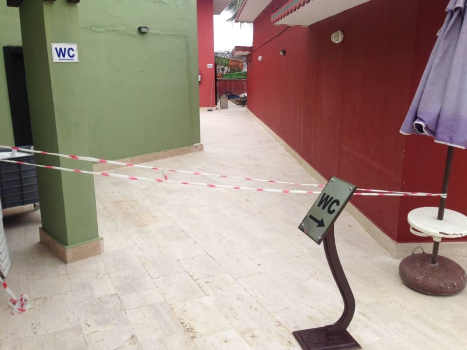 Toilette am Pool gesperrt Siam Elegance Hotels & Spa