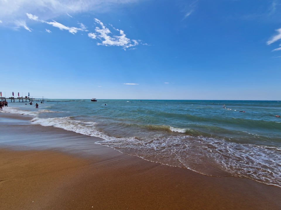 Strand Kamelya Aishen Club