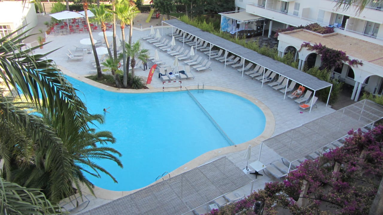 Blick vom Pool Hotel Rosella by Intelier