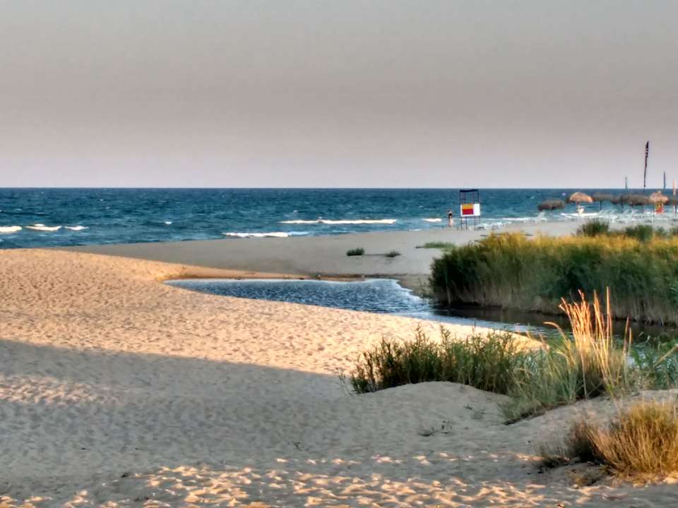 Flusszulauf am Abend Sol Luna Bay