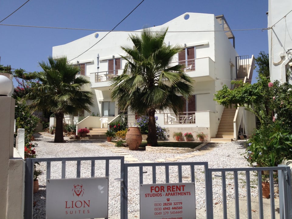 Außenansicht Lion-Suites Kalyves