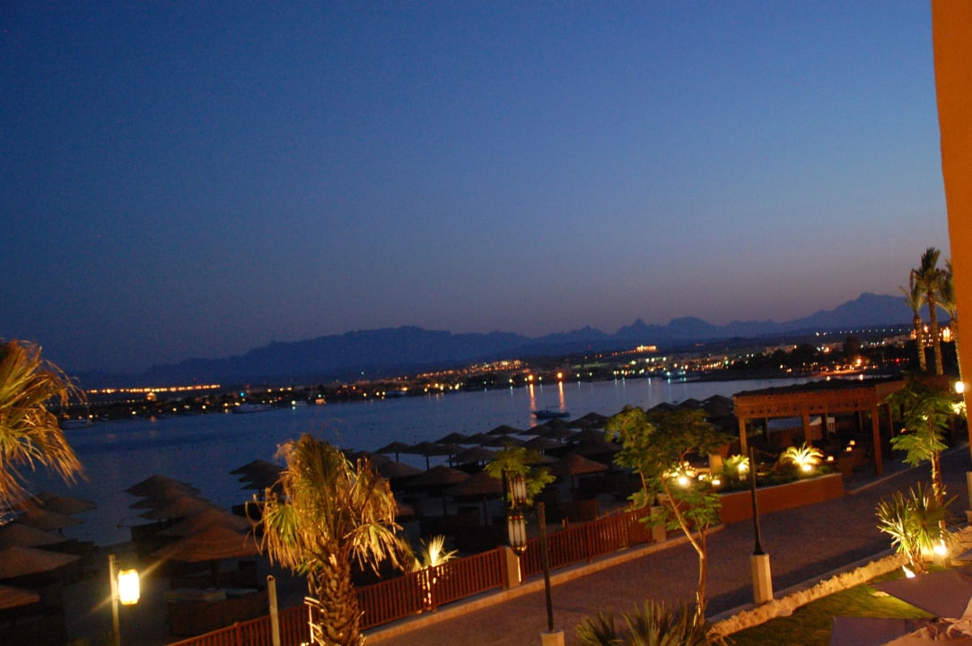 Strandpromenade am Abend Makadi Spa - Adults only