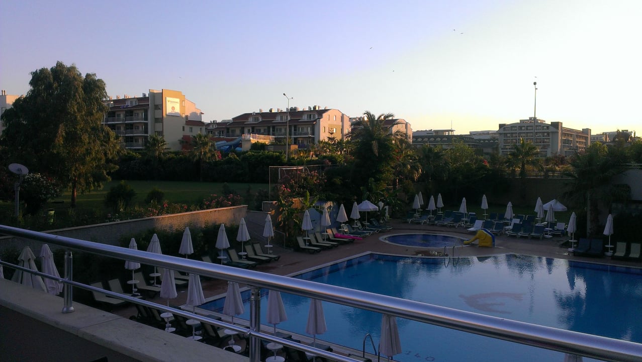 Abendsonne an einem der Pools Hane Family Resort