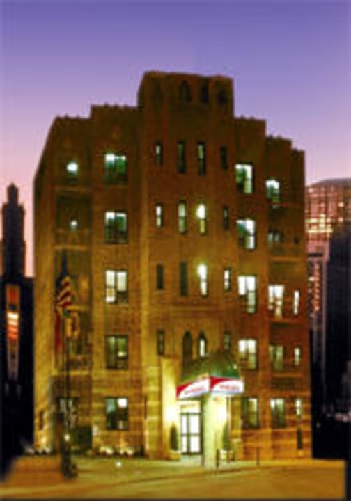 Bei Nacht Ramada by Wyndham Jersey City