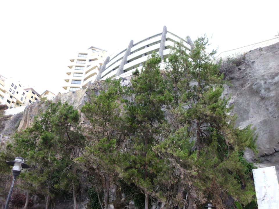 Hotel von der Promenade aus gesaehen Hotel Madeira Regency Cliff