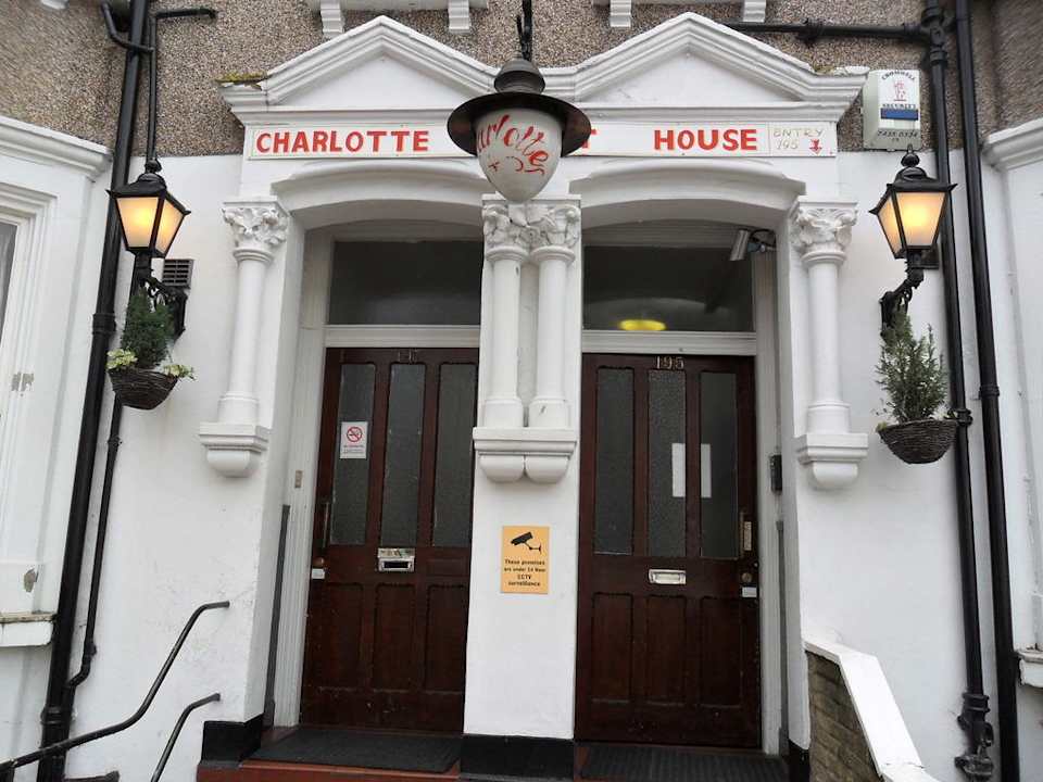 Hauptgebäude Charlotte Guest House